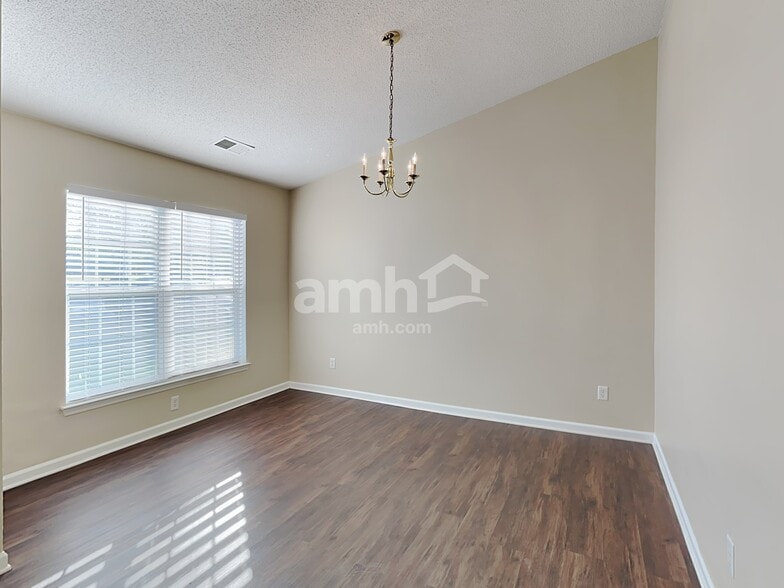 Building Photo - 1079 Chapel Creek Rd