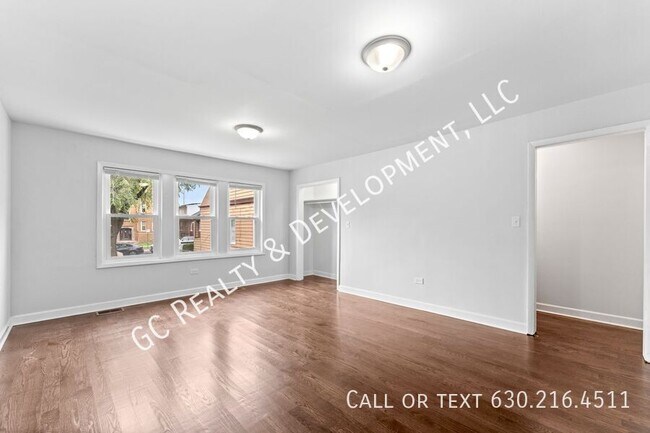 Building Photo - 1501 N Leamington Ave