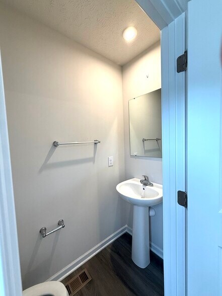 Building Photo - 114 Slate Ridge Dr