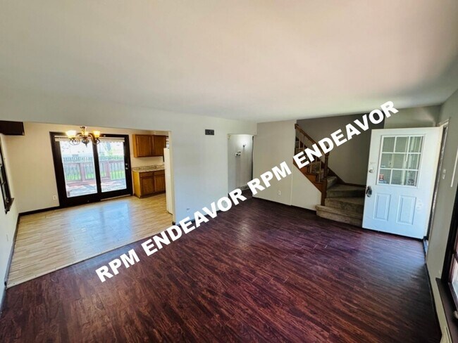 Building Photo - 4 Bed | 2 Bath | Pet Friendly | Spacious ,Fenced in Yard!