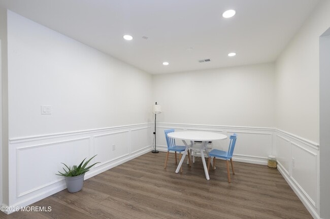 Building Photo - 42 Pennsbury Way