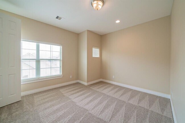 Building Photo - 9103 Harbor Hills Dr