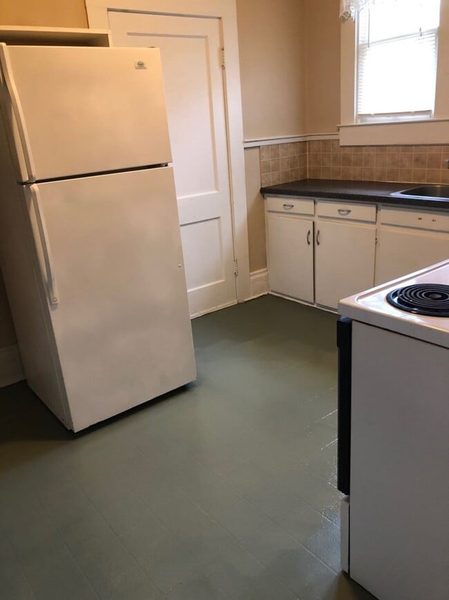 Building Photo - University Gardens 1BR/1BA unit in Triplex