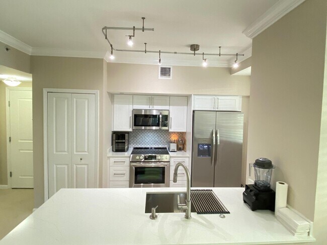 Building Photo - 225 NE 1st St