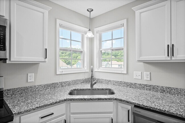 Building Photo - 169 Bonnell Dr