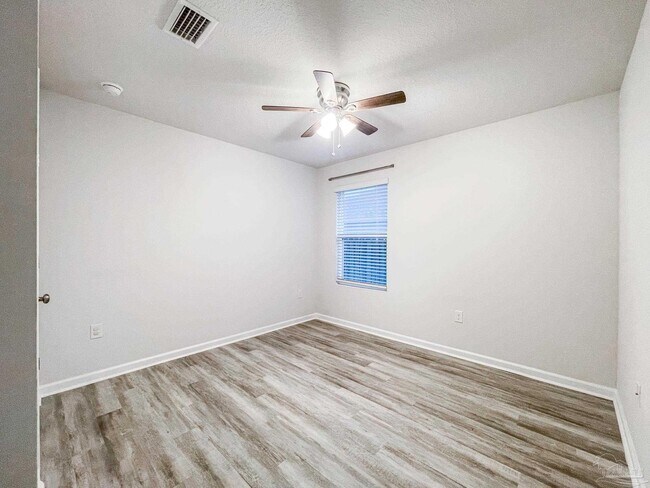 Building Photo - 9627 Angel Oak Dr