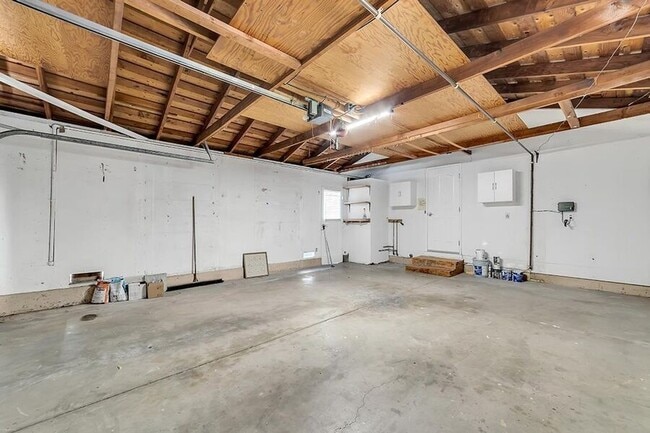 Building Photo - 661 W Remington Dr