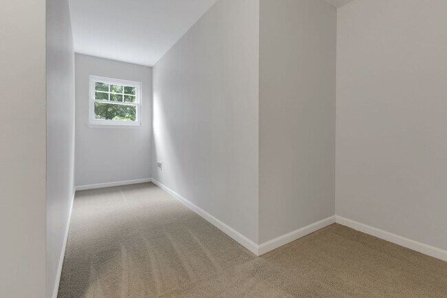 Building Photo - 5535 Thalman Dr