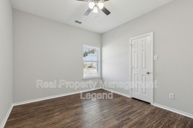 Building Photo - 5100 Brookside Dr