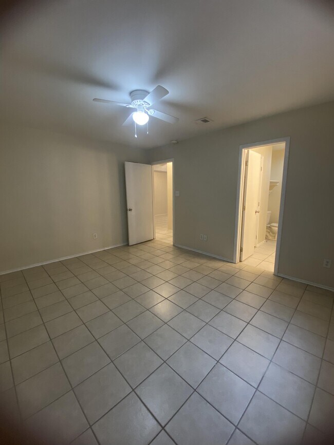 Building Photo - 2407 Moonlight Ln