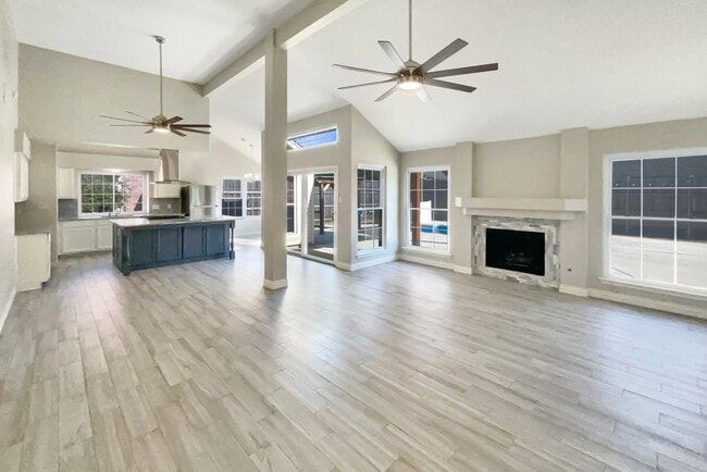 Building Photo - 8017 Spinnaker Cove