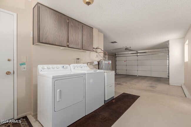 Building Photo - 10214 W Burns Dr