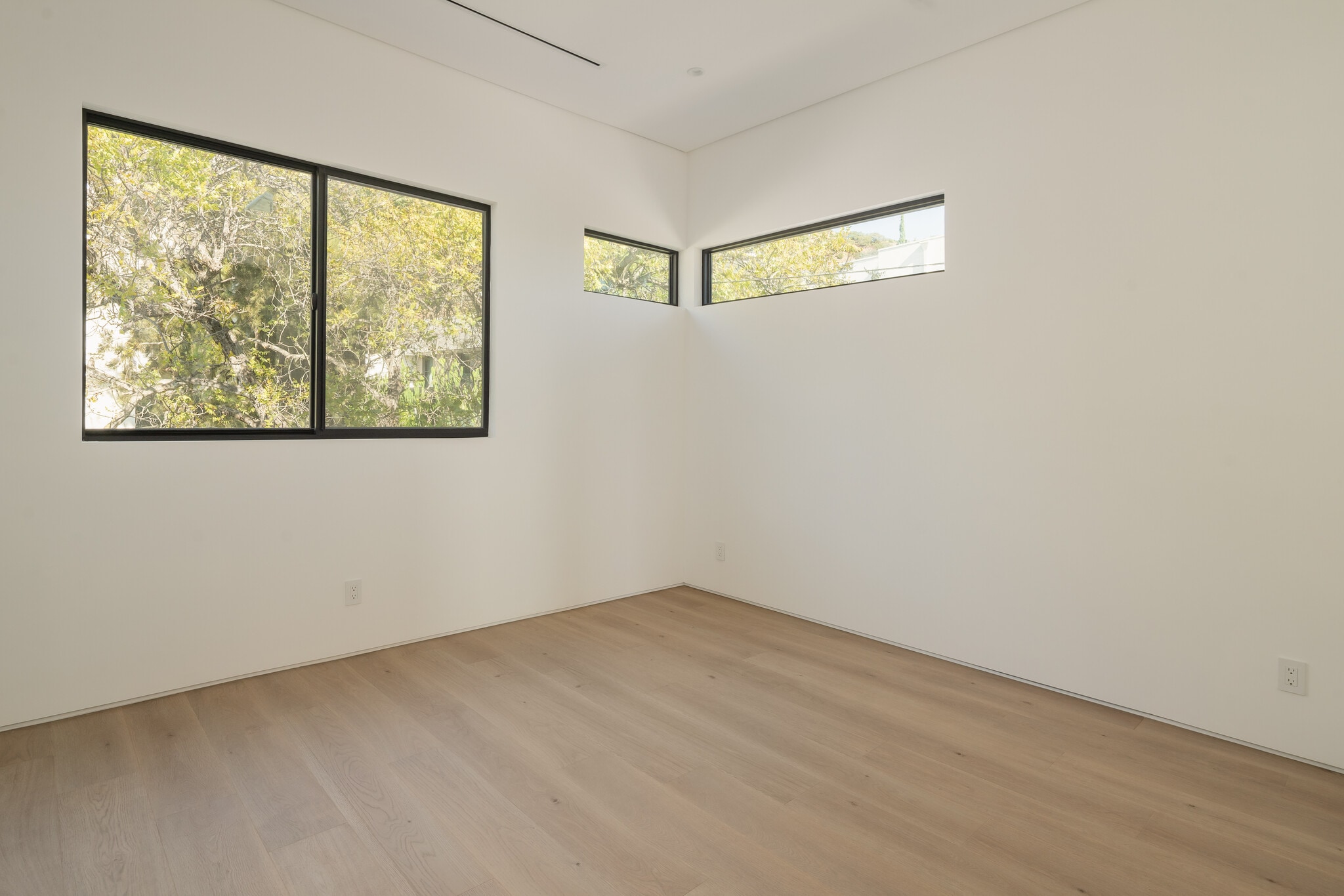 Building Photo - 1931 Sunset Plaza Dr