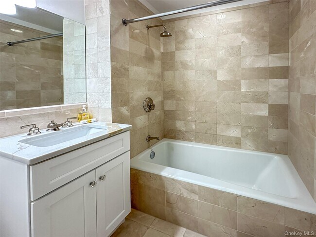 Building Photo - 10 City Pl