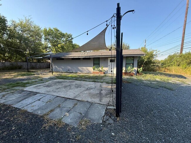Building Photo - 5411 Manor Rd