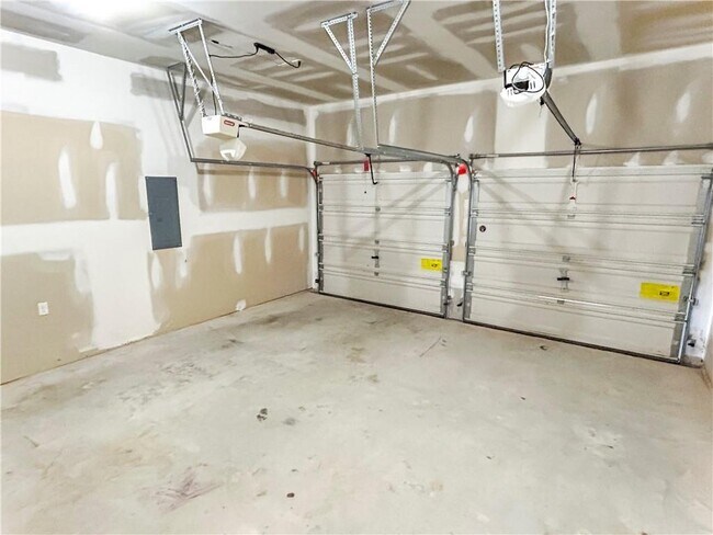 Building Photo - 2027 Oakbluff Way SW