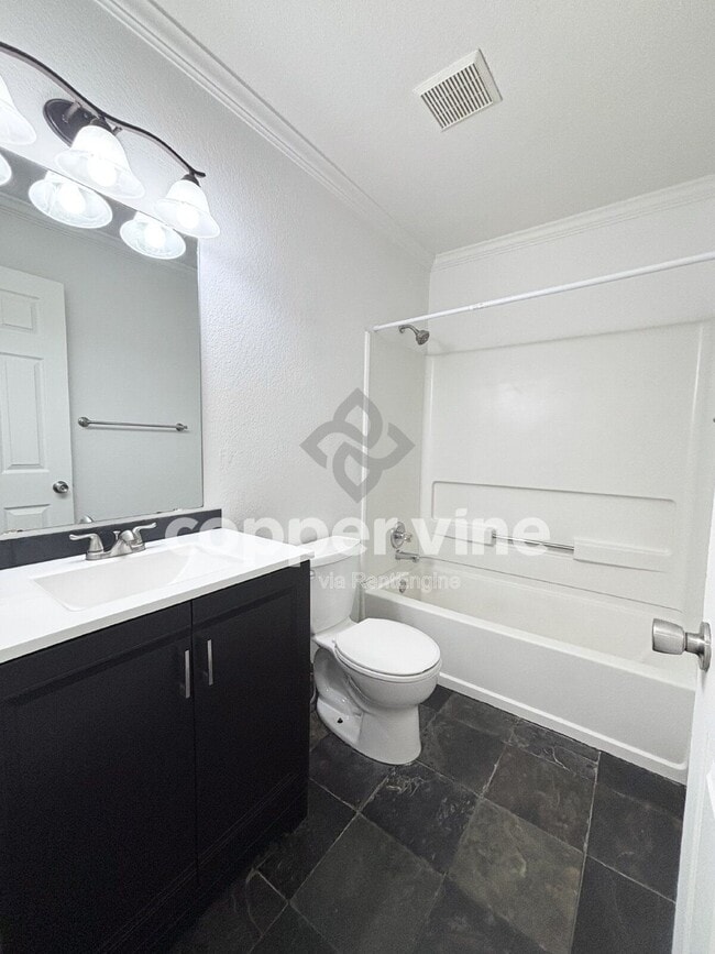 Building Photo - 700 4th St