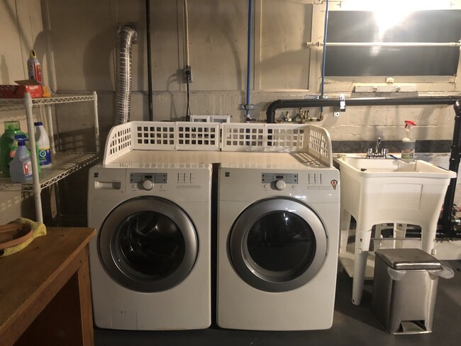 Building Photo - 3007 16th Ave S