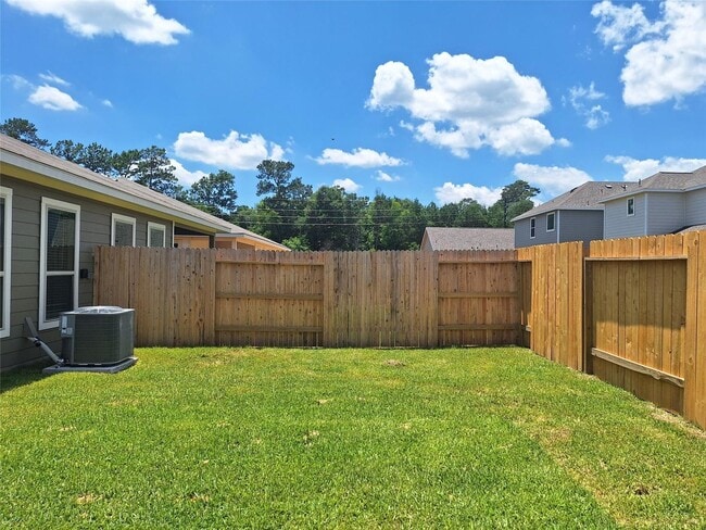 Building Photo - Modern 3-Bedroom Duplex with Granite Counters, Private Yard, and Prime Location