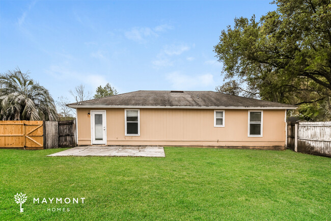 Building Photo - Inviting 3-Bedroom Home