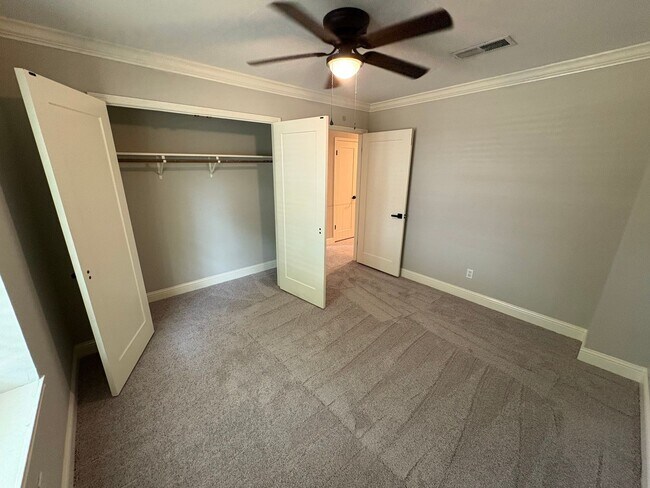 Building Photo - Totally redone 4 bedrooms townhouse.