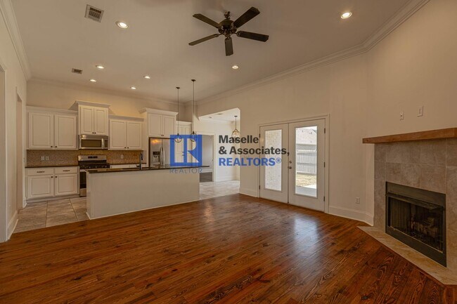 Building Photo - Beautiful 4 bedroom, 2 bathroom house in B...