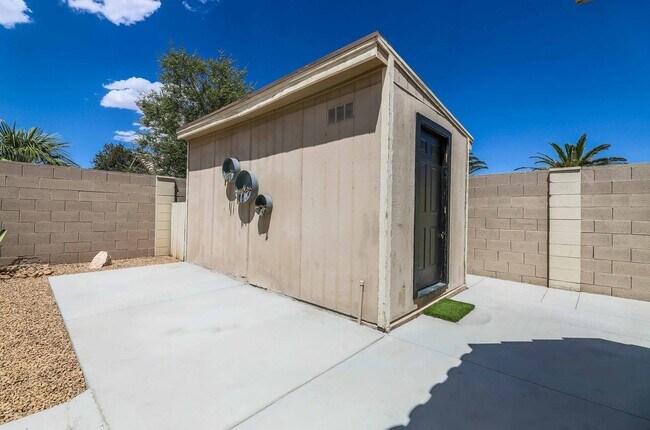 Building Photo - STUNNING 3 Bedroom Home with a 3 CAR GARAGE & RV PARKING!