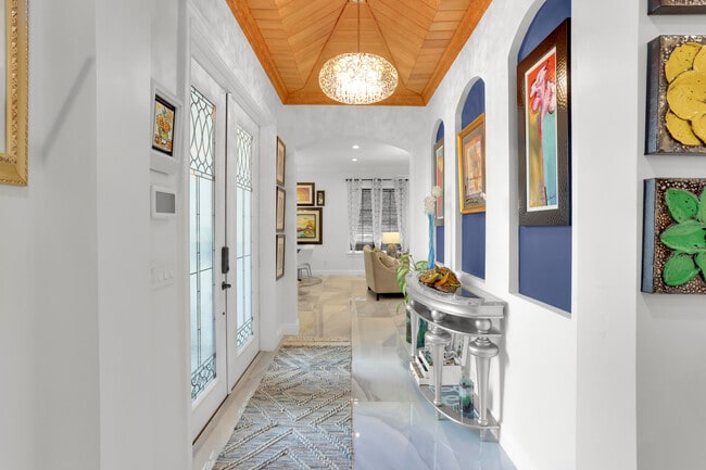 Building Photo - 1020 Miramar Dr