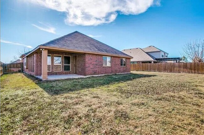 Building Photo - 6625 Thistle Wood Dr