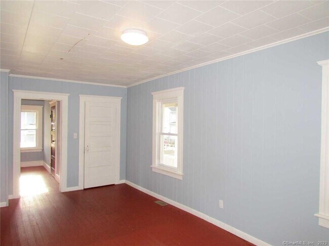 Building Photo - 93 E Elm St