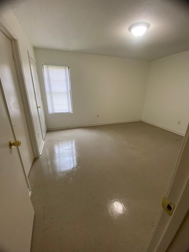 Building Photo - 3368 Rockwood Ave