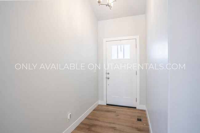Building Photo - 472 S 230 W