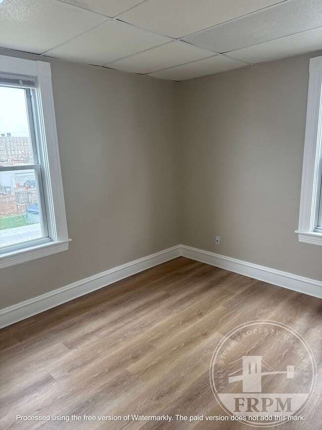 Building Photo - 33 16th St