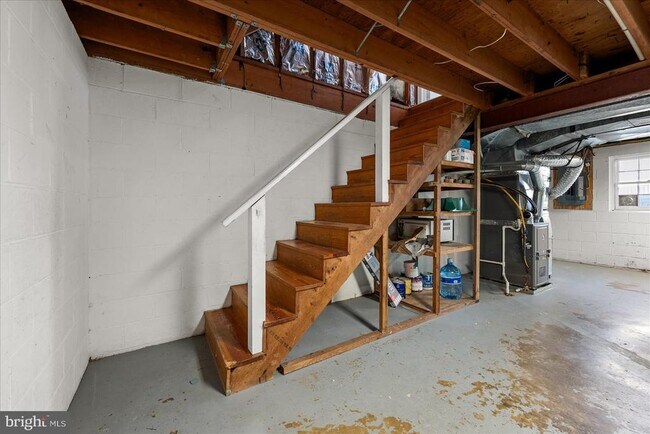 Building Photo - 641 W Country Club Dr