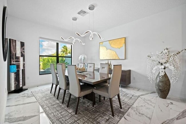 Building Photo - 8599 Tower Bridge Ct