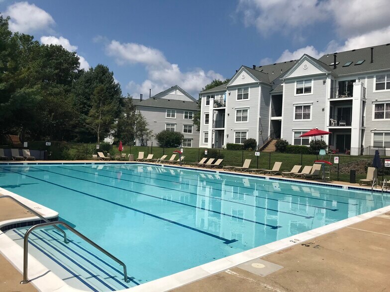 Building Photo - 10018 Vanderbilt Cir