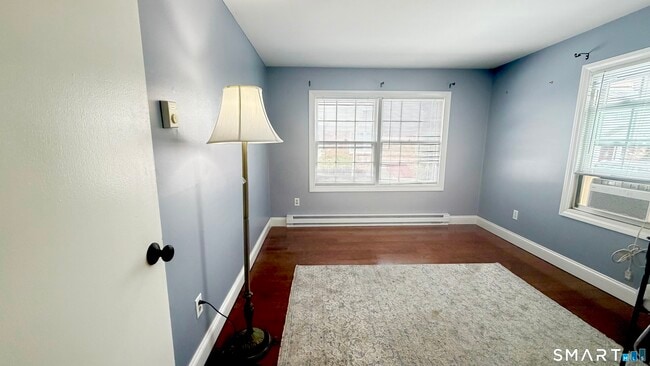 Building Photo - 646 Howe Ave