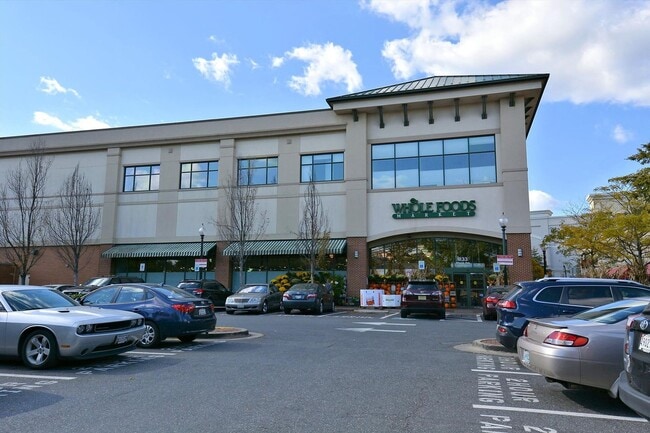 Building Photo - Beautiful 1BR/Loft at Rock Creek Garden Co...
