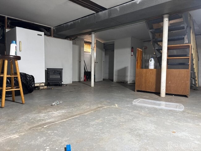 Building Photo - 355 Metlars Ln