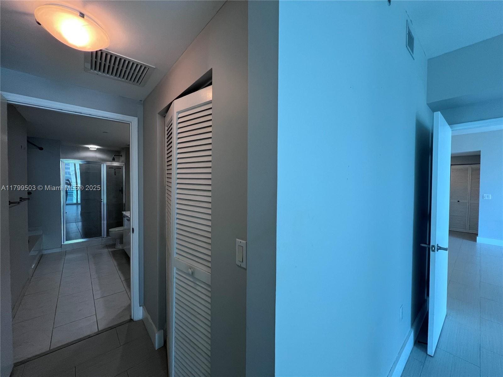 Building Photo - 950 Brickell Bay Dr