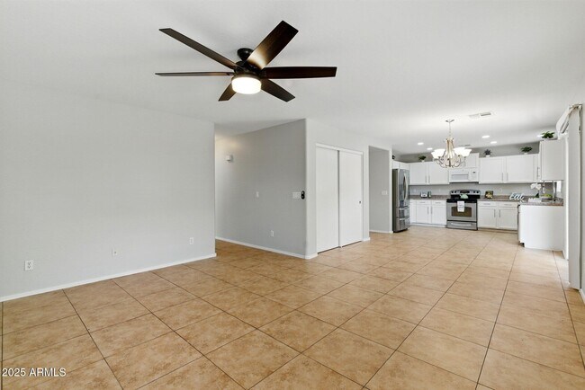 Building Photo - 11546 W Schleifer Dr