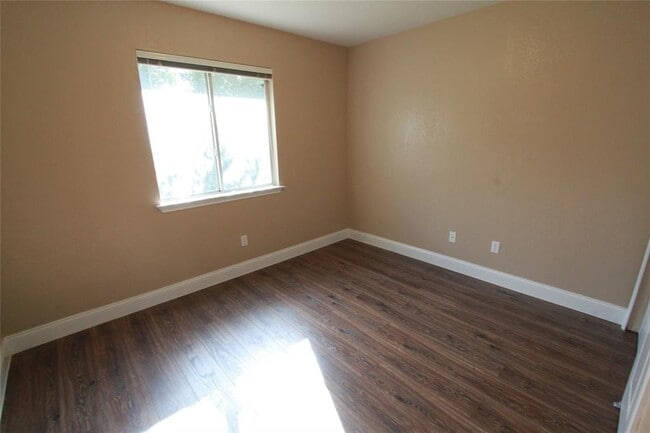 Building Photo - 3309 Kissman Dr