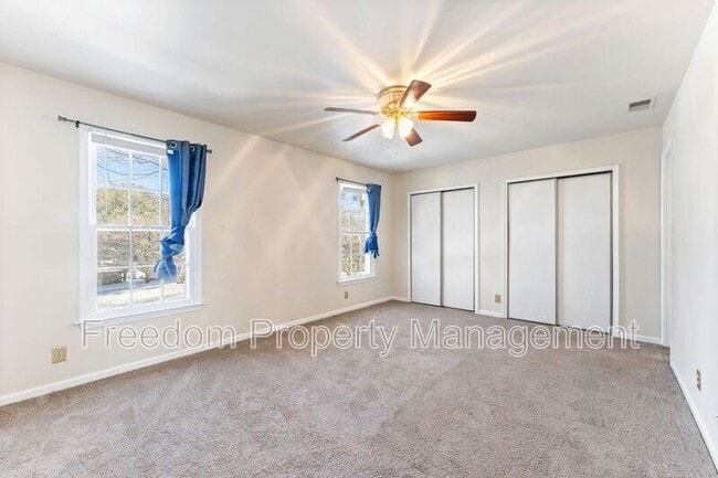Building Photo - 726 Pine Tree Ct