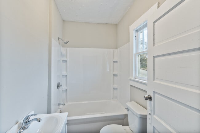 Building Photo - 400 W Front St