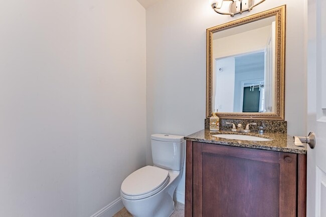 Building Photo - 5 Lowther Pl