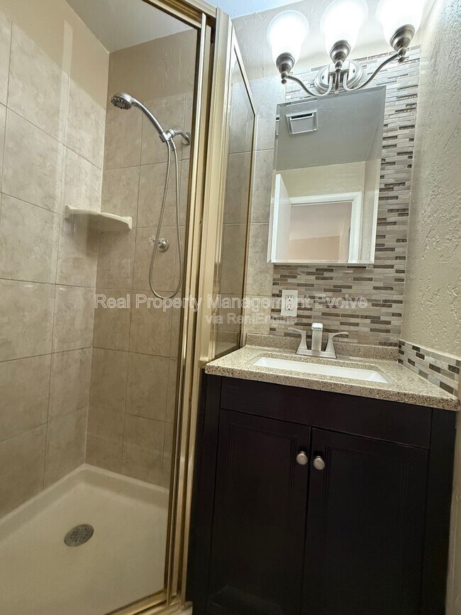 Building Photo - 1637 W Muriel Dr