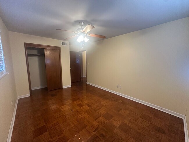 Building Photo - 2524 Eagle Dr
