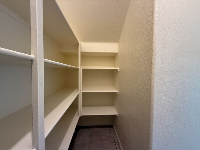 Building Photo - NEWLY UPGRADED 3 BED 2.5 BATH 2 CAR GARAGE...