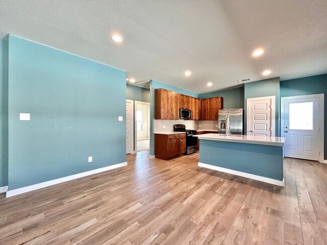 Building Photo - Move-In Ready 3BR, 2BA with Fully Equipped Kitchen & Laundry Room