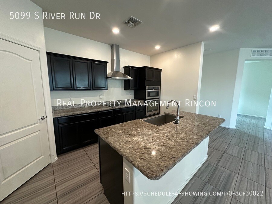 Building Photo - 5099 S River Run Dr